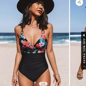 Cupshe Maya Floral O ring. One piece suit medium-size